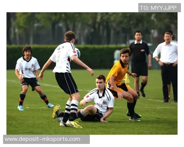 掌握足球传中技巧与扣球艺术提升你的比赛表现与团队配合能力